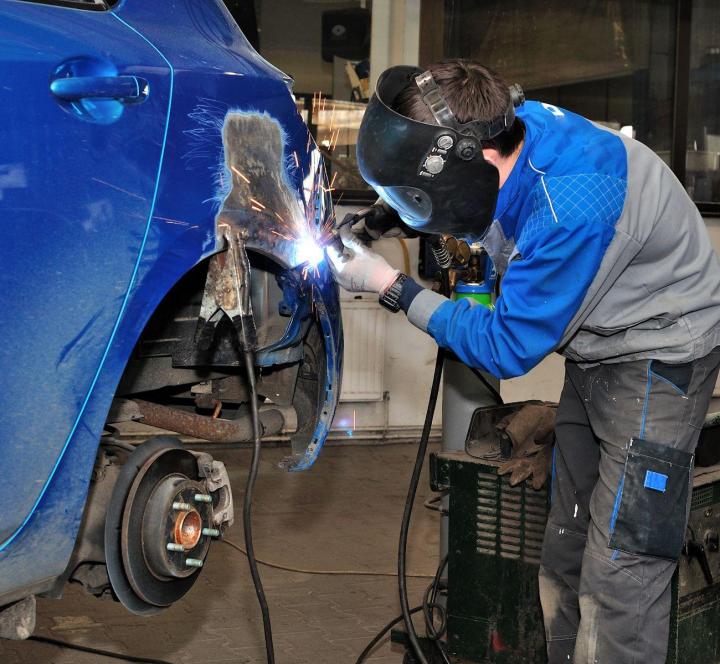 Un garage de renom spécialisé dans la restauration de véhicule